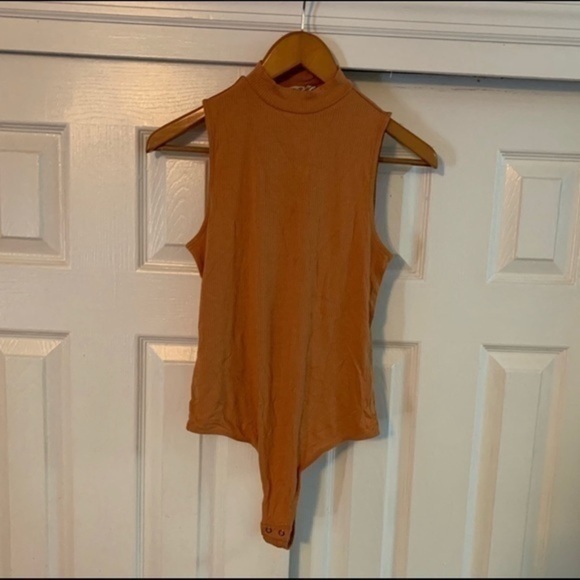 Express Tan Ribbed Mock Neck Thong Body Suit Small - Picture 2 of 7